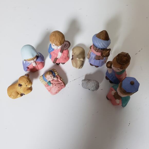 Vintage Mini 9Pc Hand Painted Holy Night Nativity Set Porcelin Ceramic Christmas - Picture 4 of 5